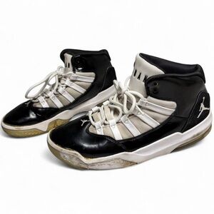 Air Jordan Max Aura Black White Nike Basketball Sneakers Men’s 10.5 Athleisure